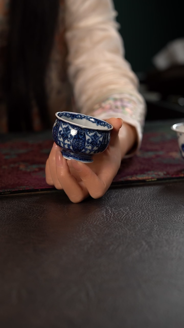 洪印慕明开窗宝相花六方花口杯
