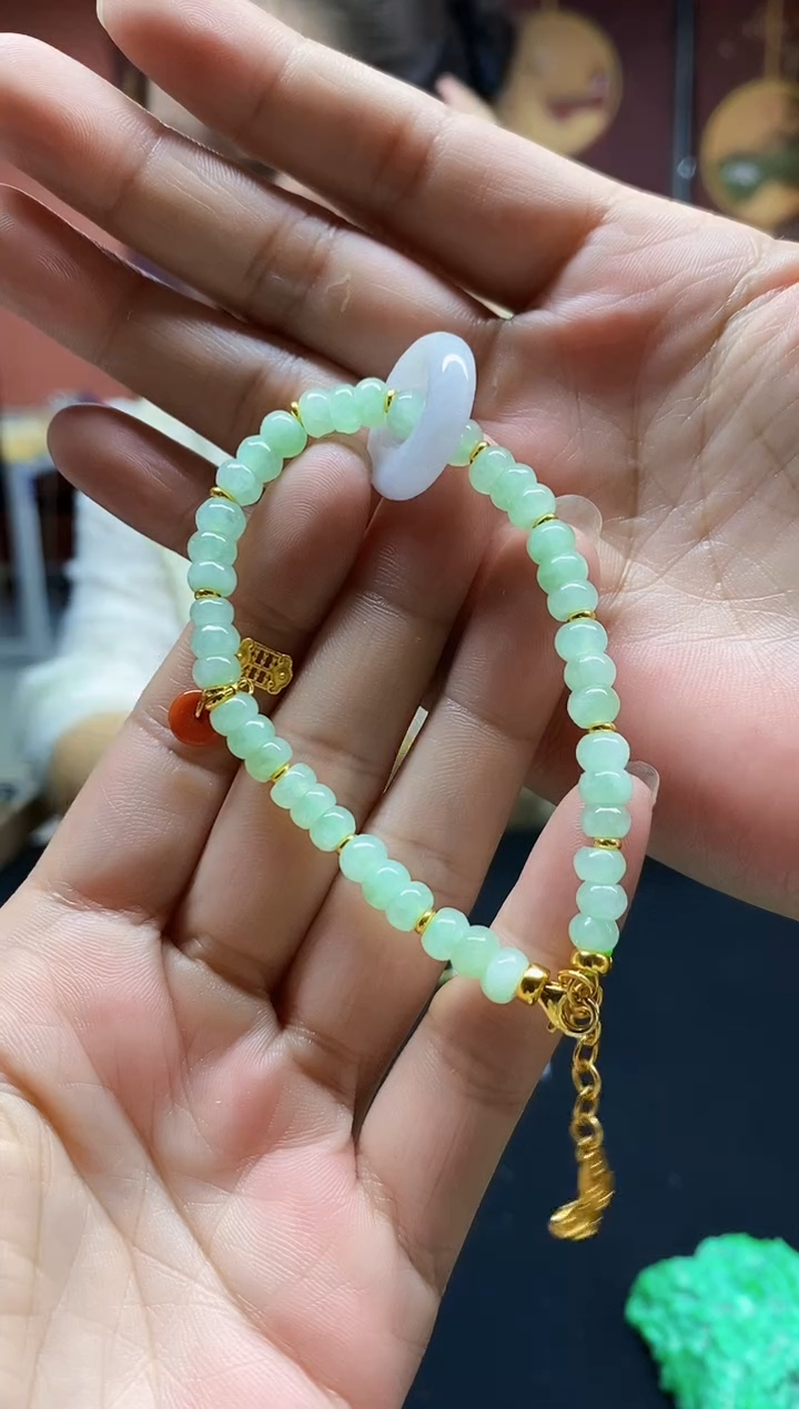 颈饰未镶嵌翡翠手串