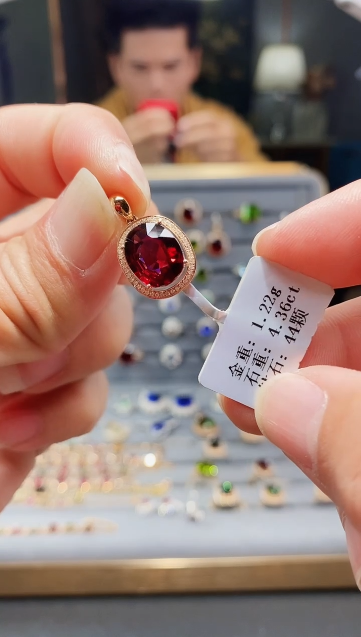 【闪购商品】石榴石颈饰18K金镶嵌4.36.