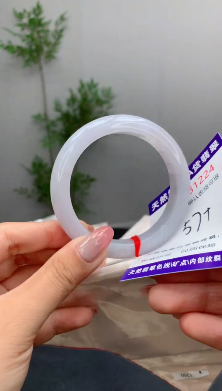 未镶嵌手镯翡翠有纹，完美者勿拍