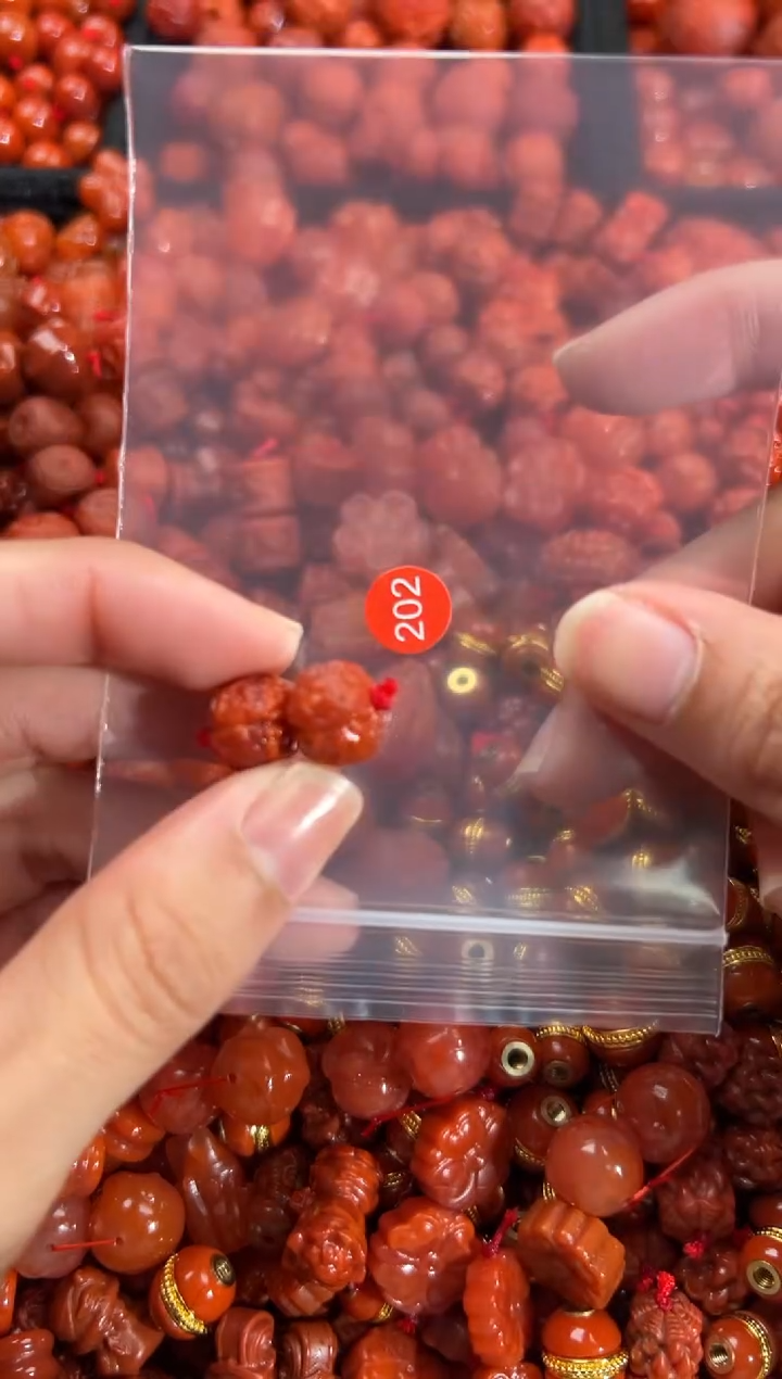 南红玛瑙合金颈饰1