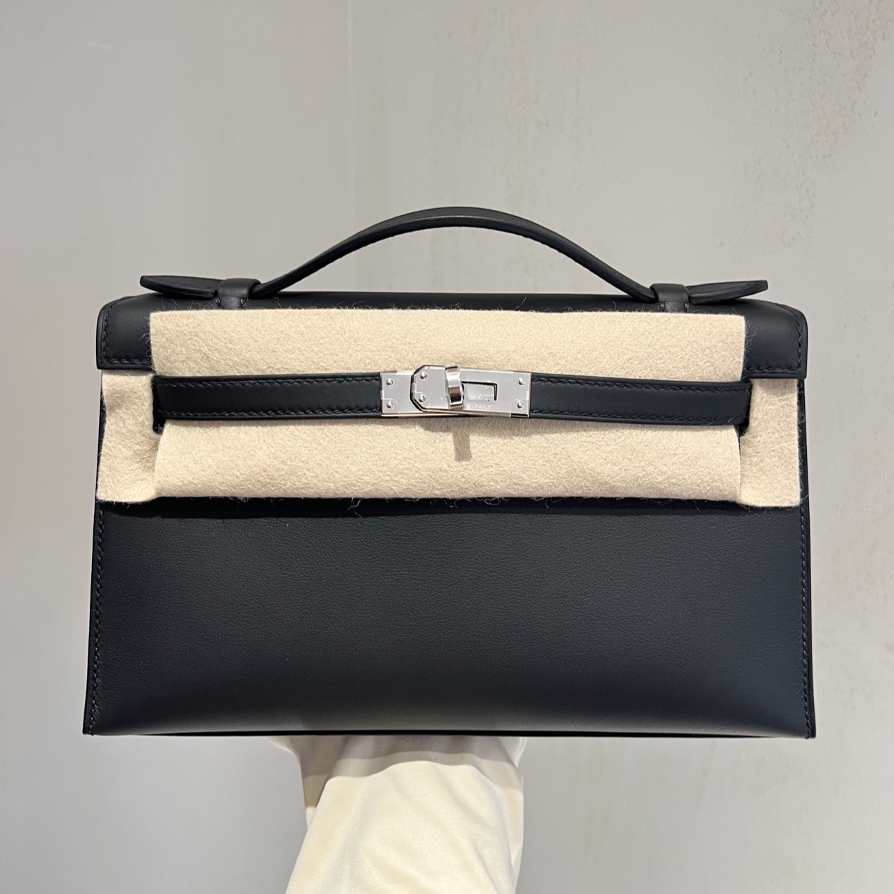 未使用 Hermes/爱马仕 MINI KELLY一代马蹄印黑银内拼白swift k刻