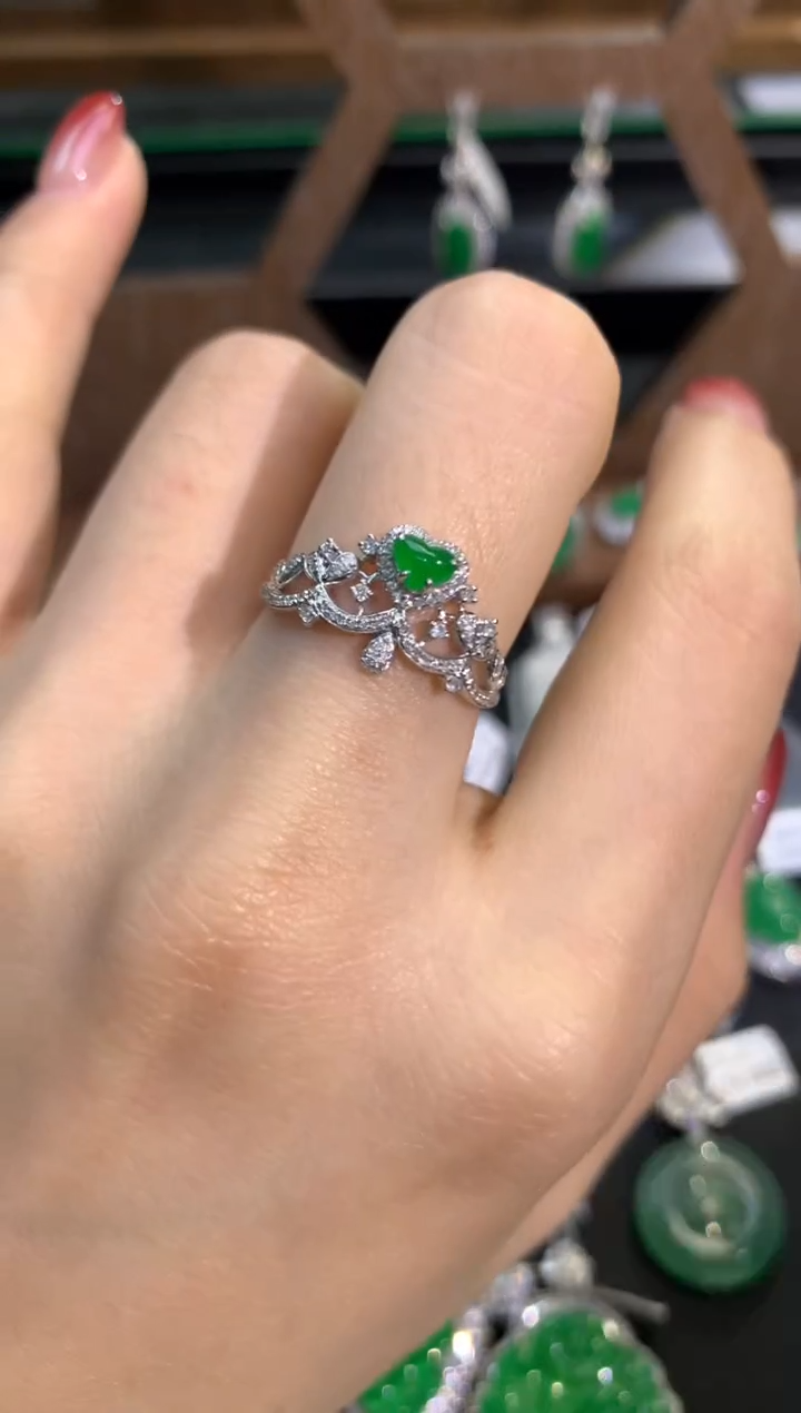 【闪购商品】翡翠吊坠(不含链)18K金镶嵌戒指