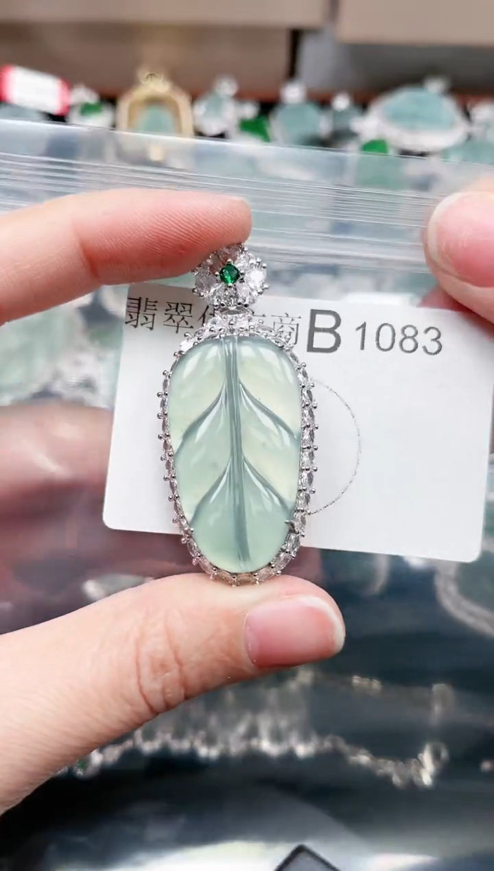 【闪购商品】翡翠颈饰未镶嵌1083赠皮绳