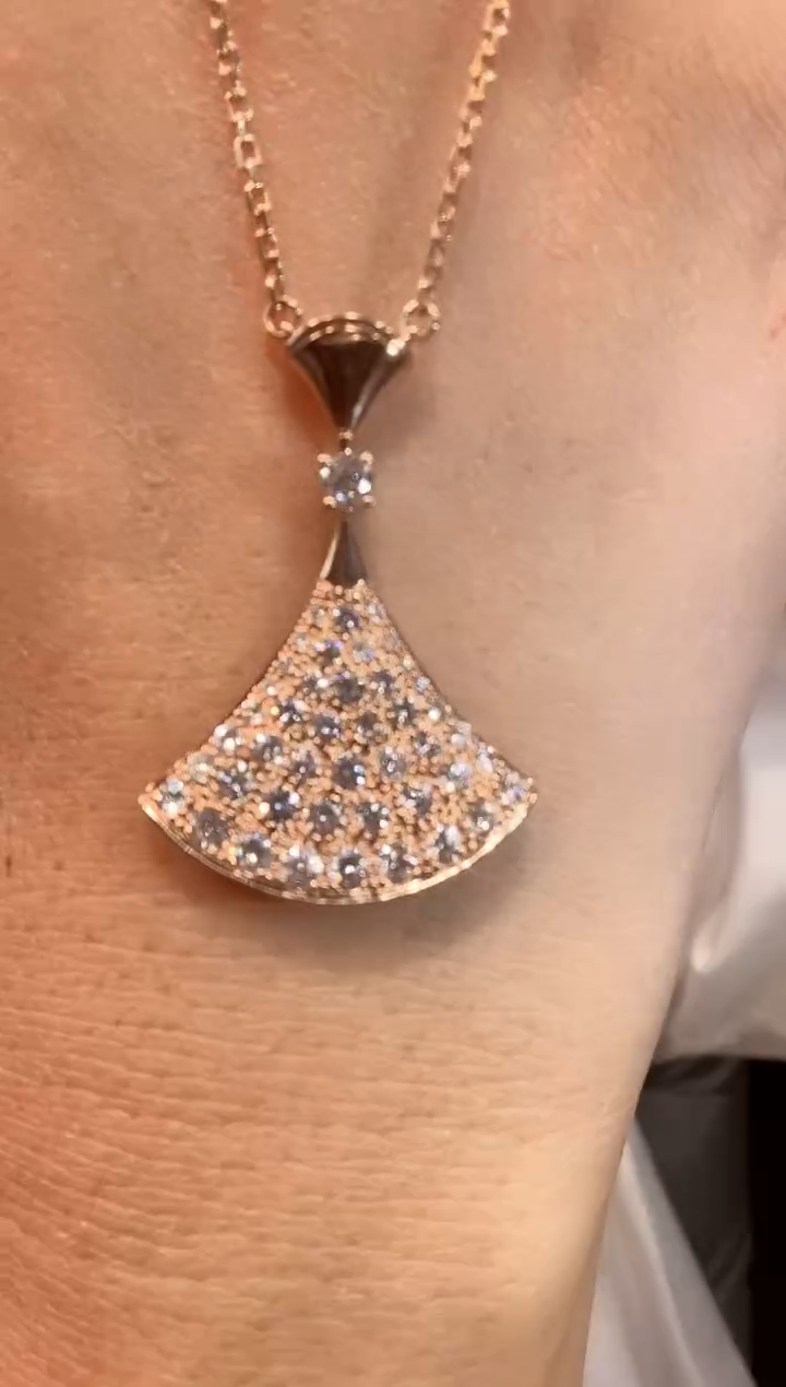 【闪购商品】钻石项链18K金镶嵌裙子项链