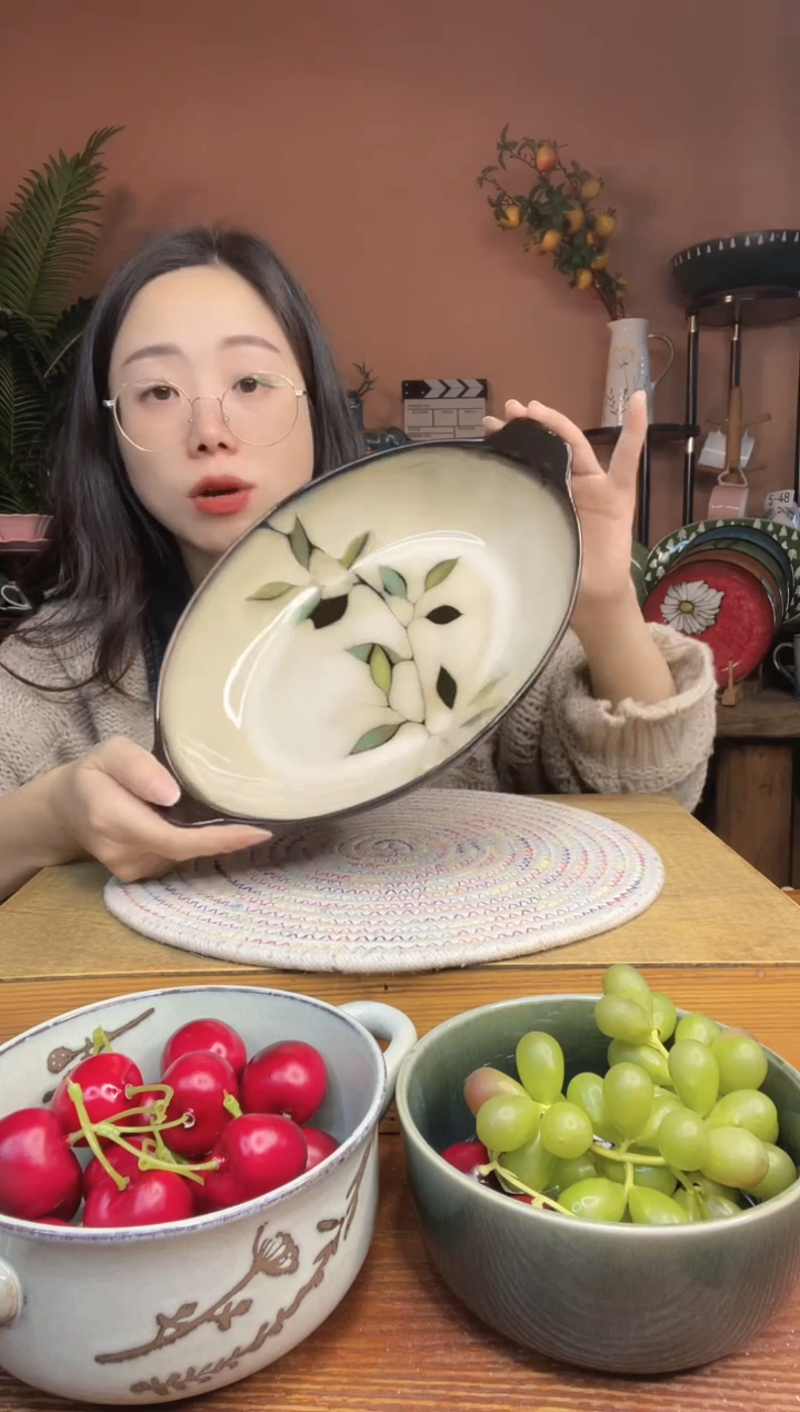 陶瓷11.5英寸手绘竹叶鱼盘 微瑕疵
