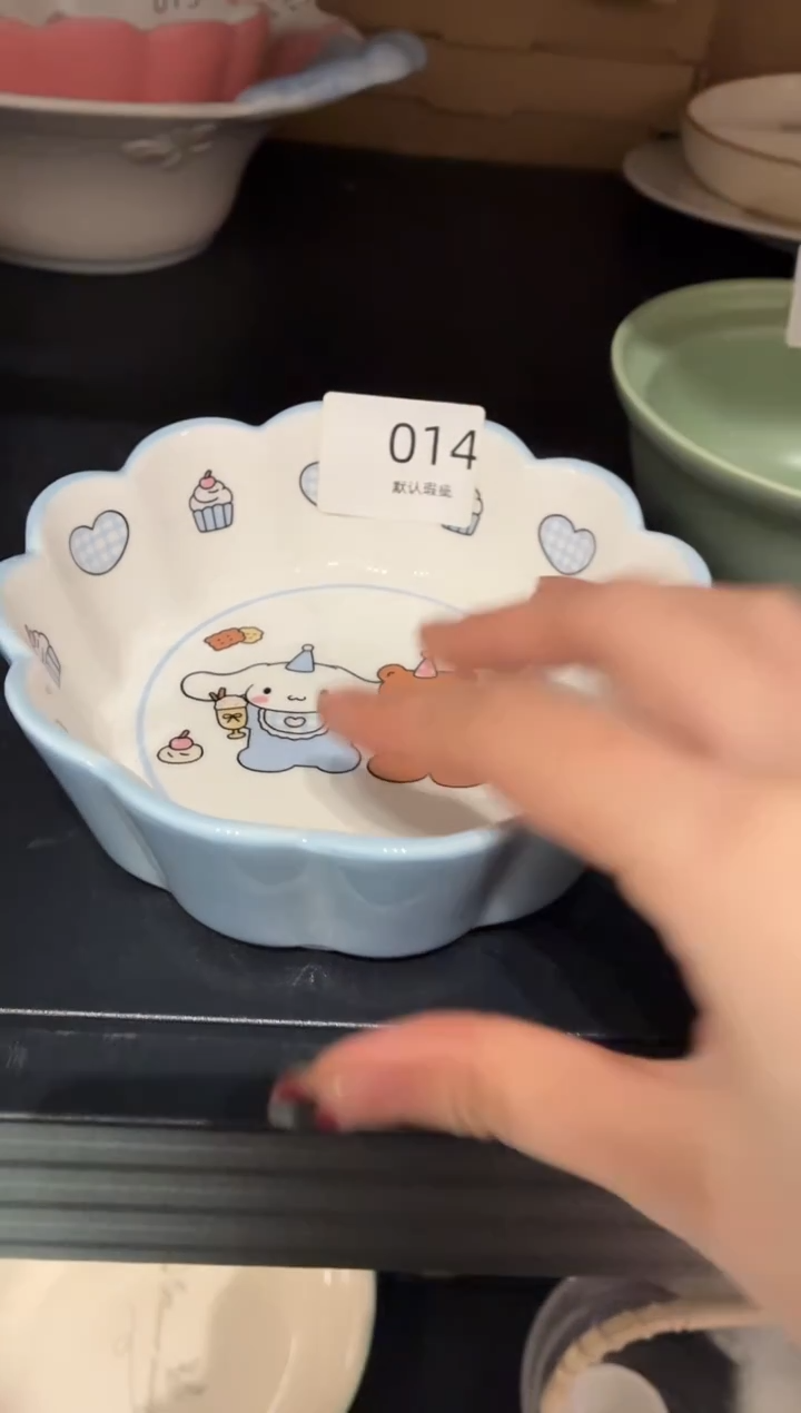 瓷014蓝色玉桂狗花边碗默认微瑕