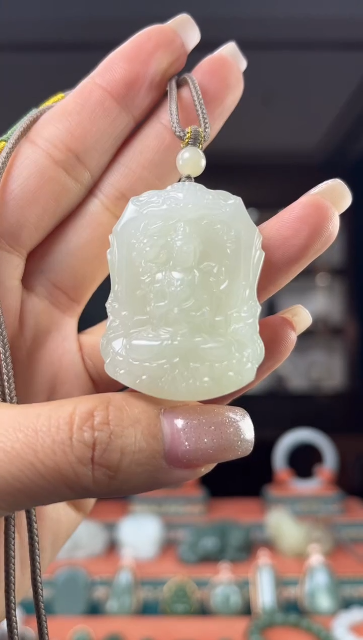 颈饰未镶嵌和田玉佩佩