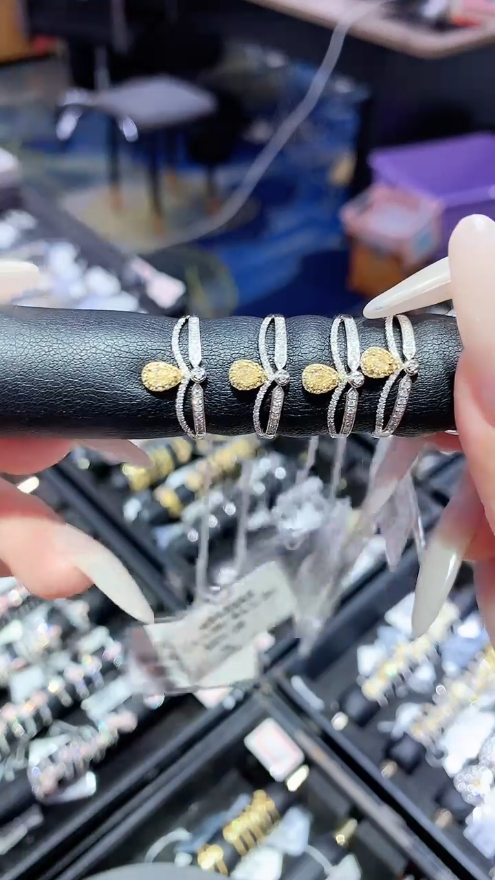 【闪购商品】钻石戒指18K金镶嵌钻石戒指多样性发一