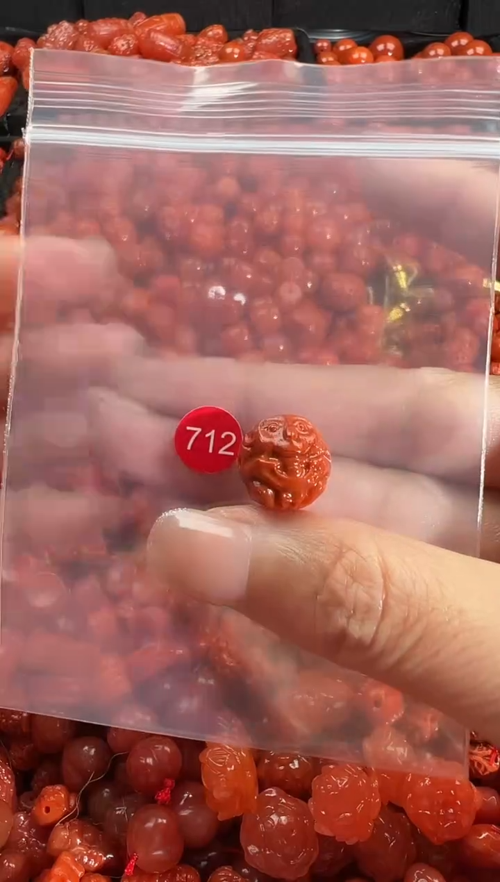 颈饰未镶嵌南红玛瑙1侯