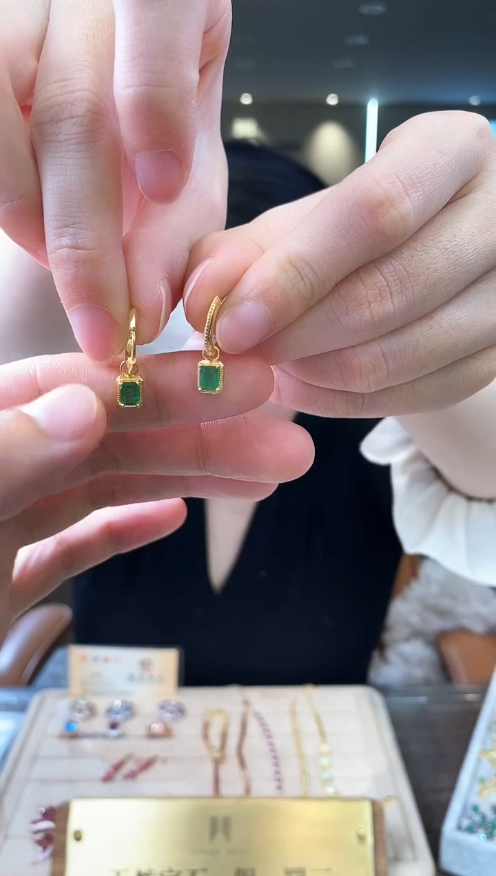 【闪购商品】祖母绿耳饰银S925镶嵌01