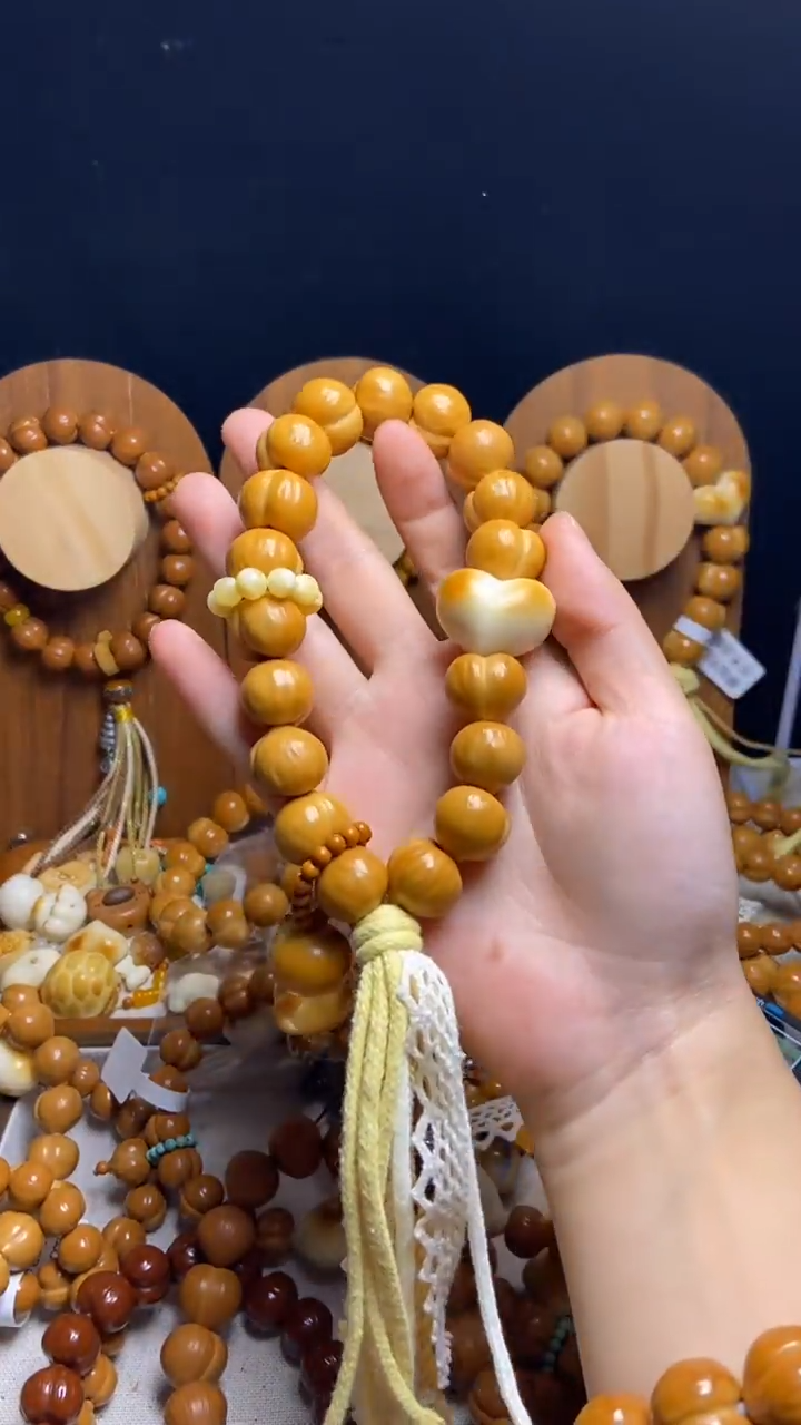 手串猴头核桃全品聚宝盆爱心奶油风手持 黄色跑环