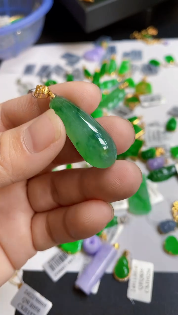 【闪购商品】翡翠颈饰18K金镶嵌瓜