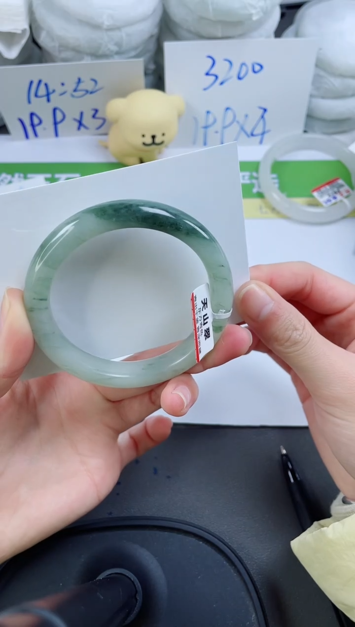 【闪购商品】石英质玉手镯未镶嵌6-56.4