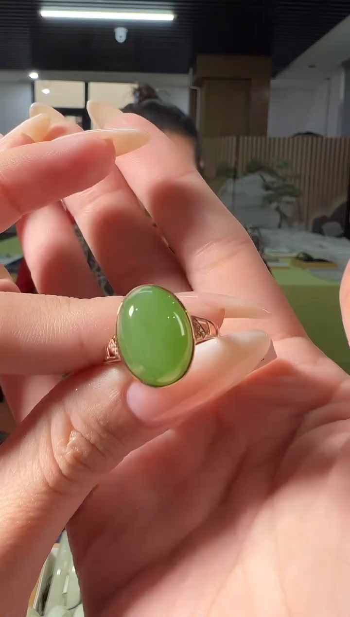 【闪购商品】和田玉戒指18K金镶嵌和田玉碧玉苹果绿戒指