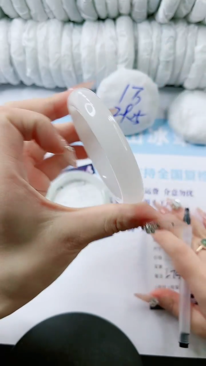 【闪购商品】石英质玉手镯未镶嵌多样性发货L75