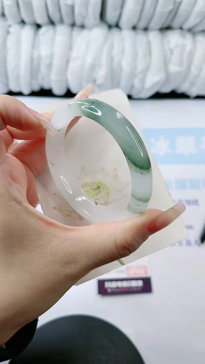 【闪购商品】石英质玉手镯未镶嵌多样性发货E3