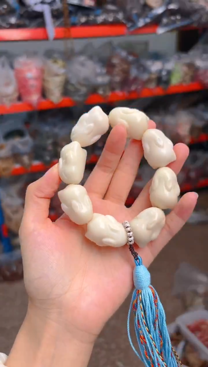 吊坠菩提根/象牙果白色趴趴兔小手持