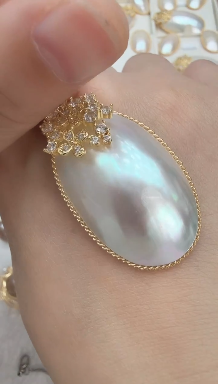 铜合金无繁花白色吊坠