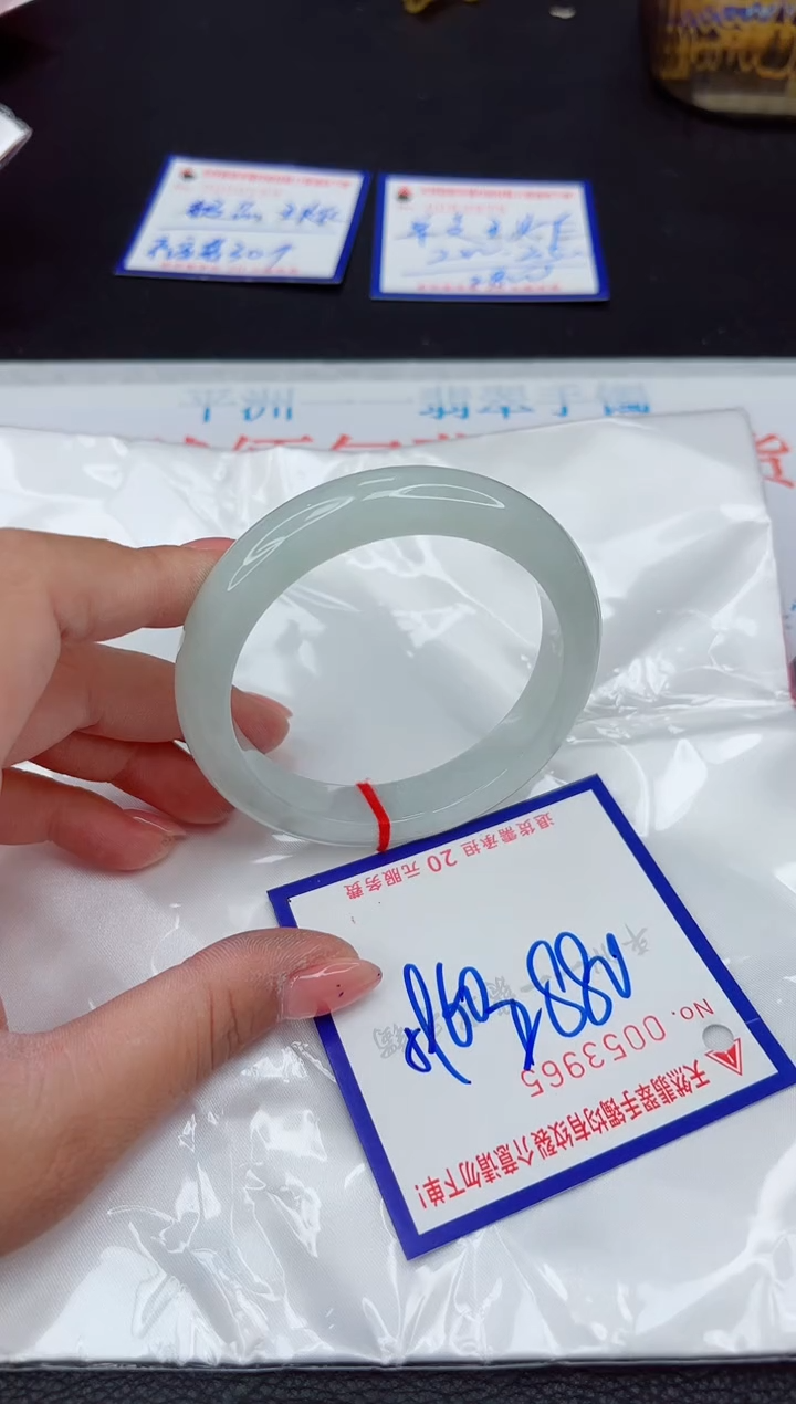 翡翠手镯未镶嵌1111111111111
