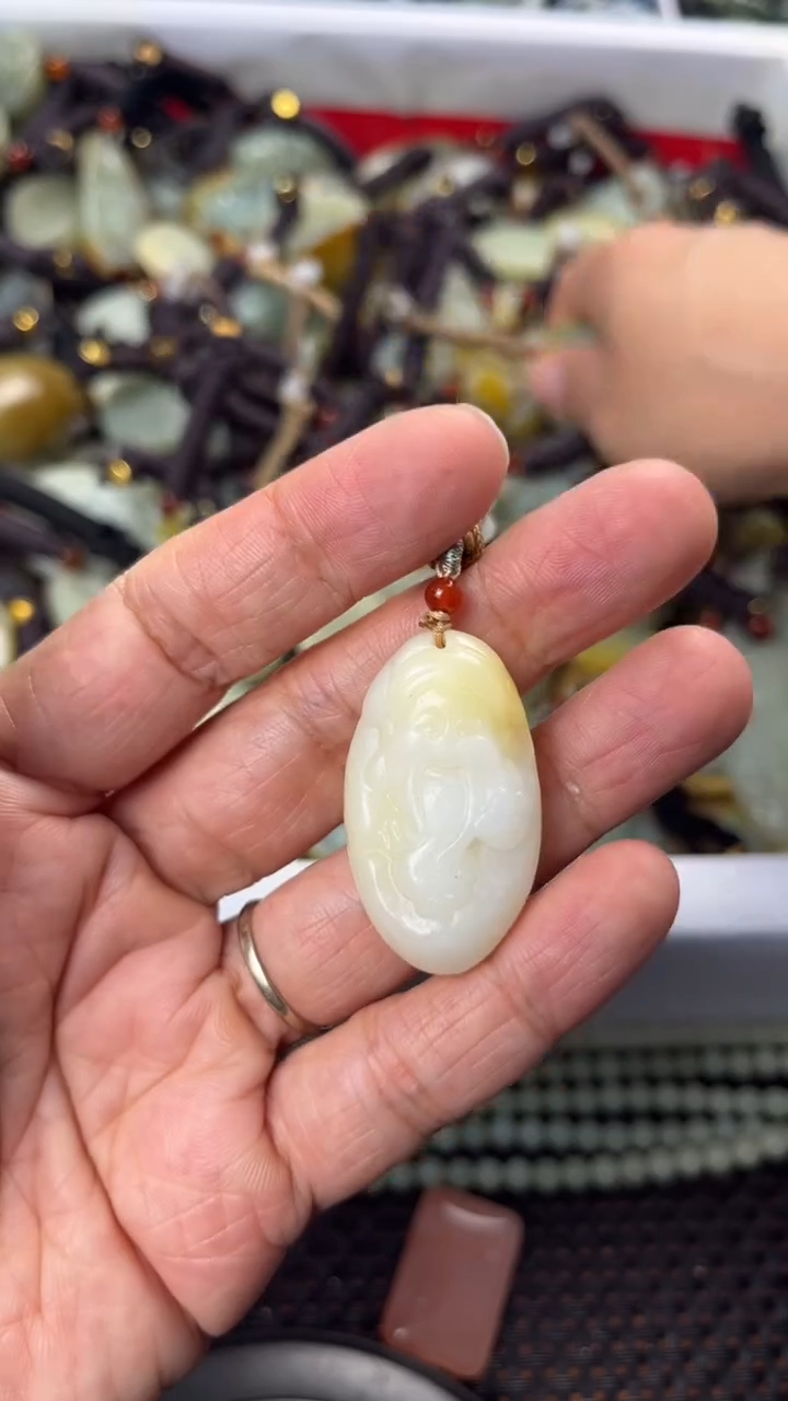 【闪购商品】和田玉颈饰未镶嵌多样性发货没有证书拍一发一有瑕