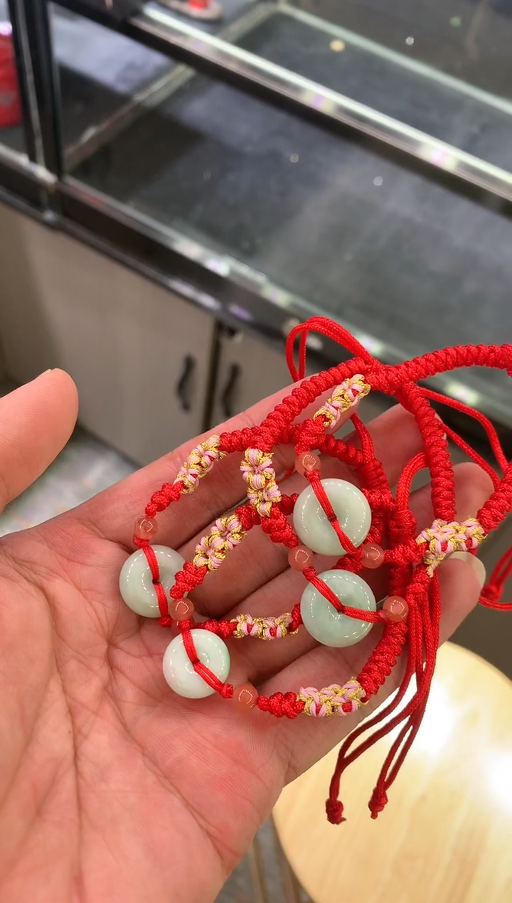 【闪购商品】翡翠吊坠(不含链)未镶嵌手工手绳多样性发货