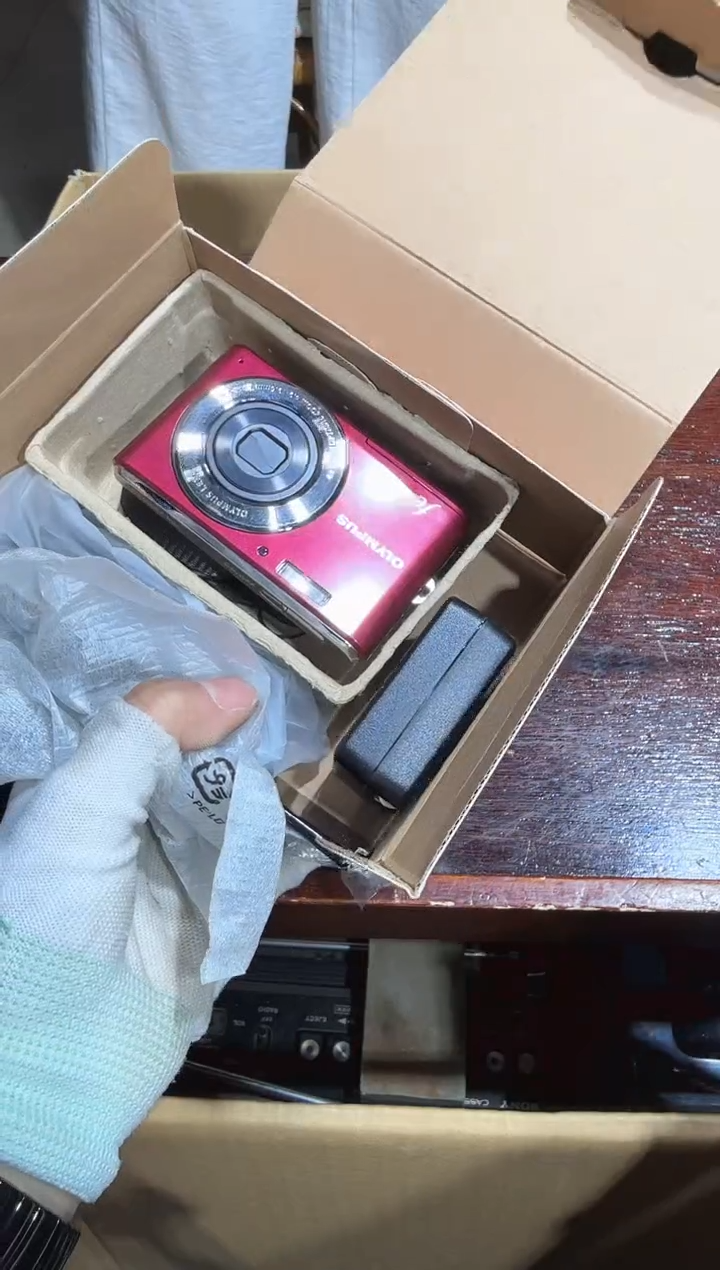 瓷片秃**秃 717   中古商品，瑕疵品，不保好坏。