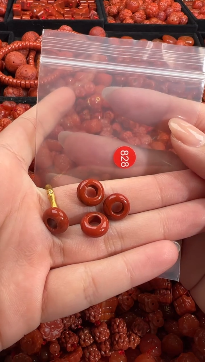 南红玛瑙未镶嵌颈饰1