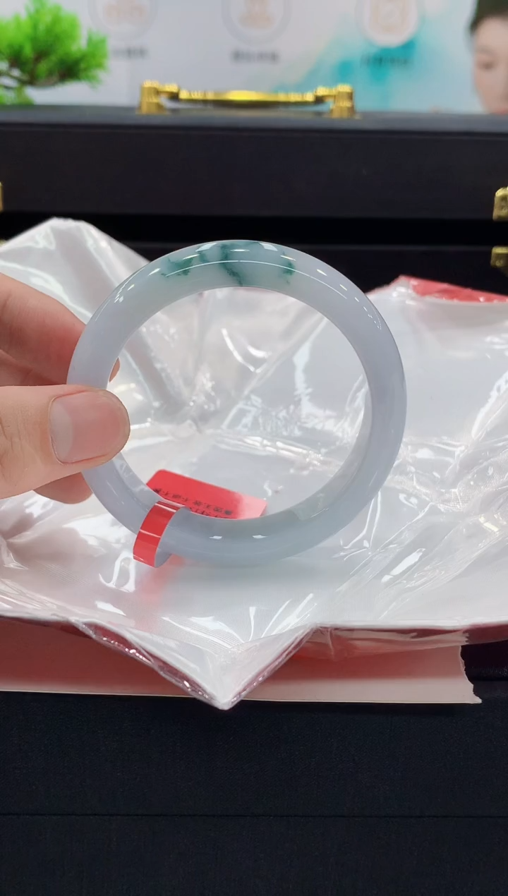 翡翠手镯未镶嵌手镯