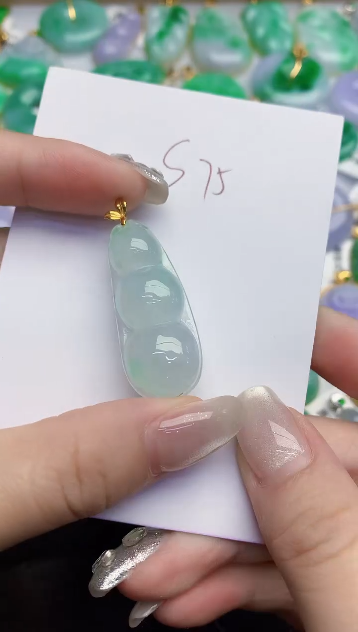 翡翠18K金镶嵌颈饰缅甸天然翡翠A货