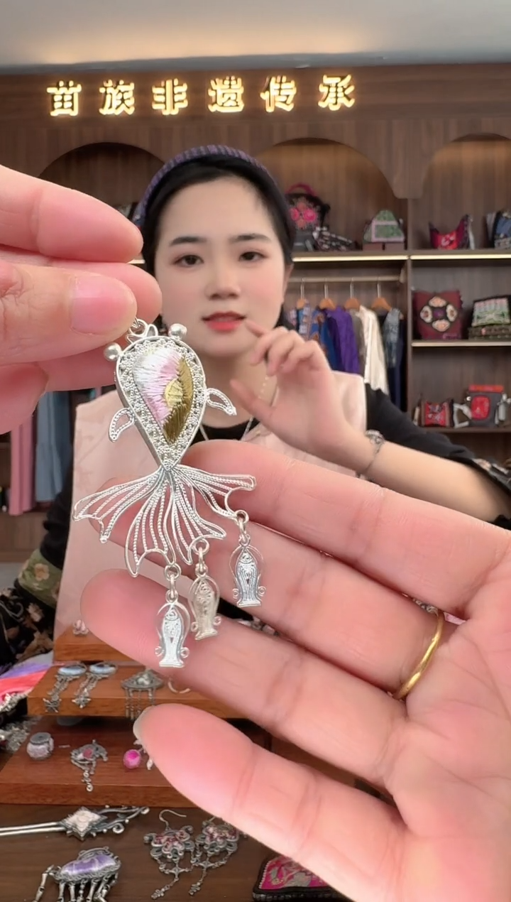 【闪购商品】织绣扶光苗绣传承77