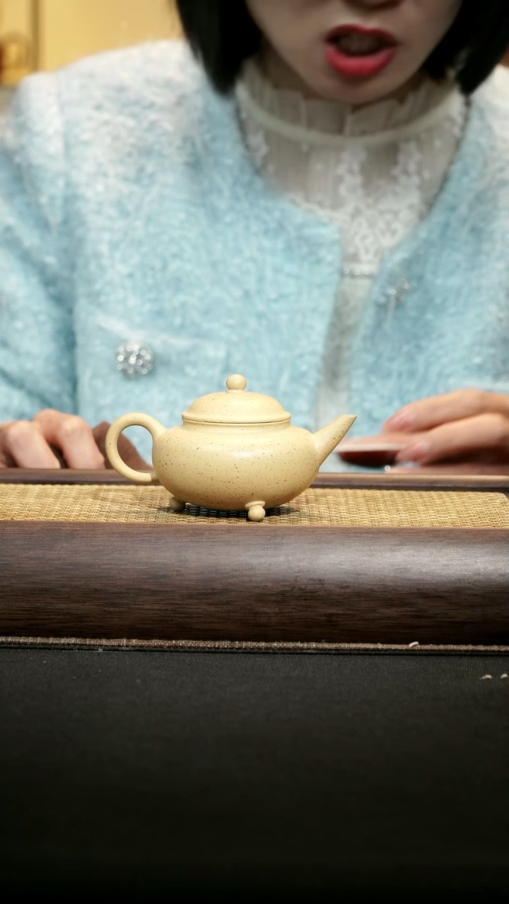 【闪购商品】紫砂茶壶三足水平-本山绿