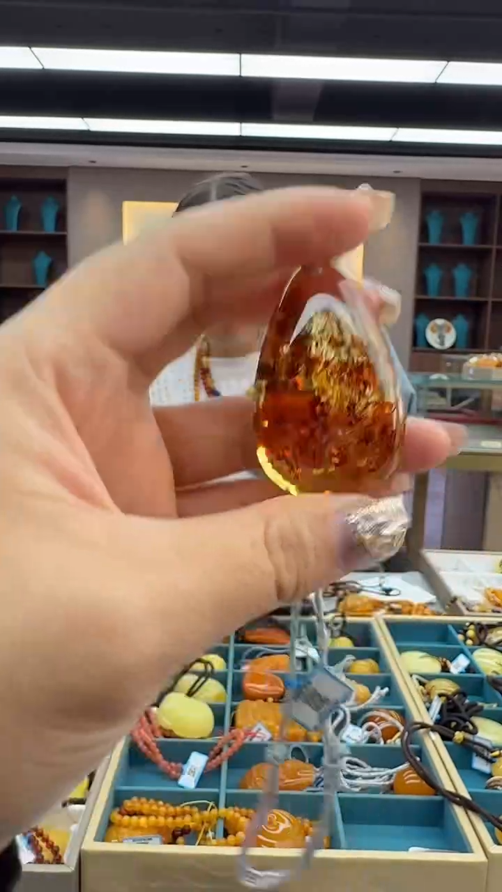 琥珀颈饰未镶嵌159秒拍号 假一罚三 