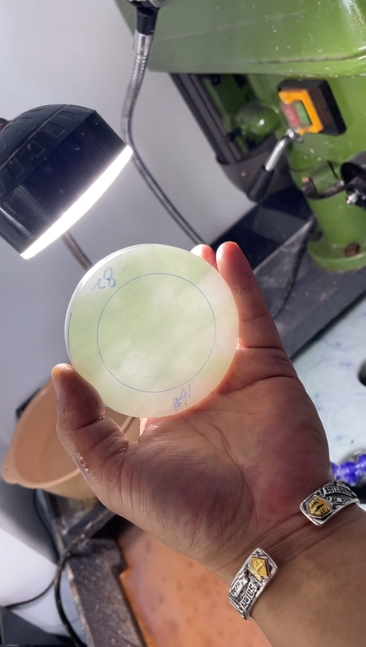 未镶嵌翡翠手镯定制翡翠桃?翡翠手镯