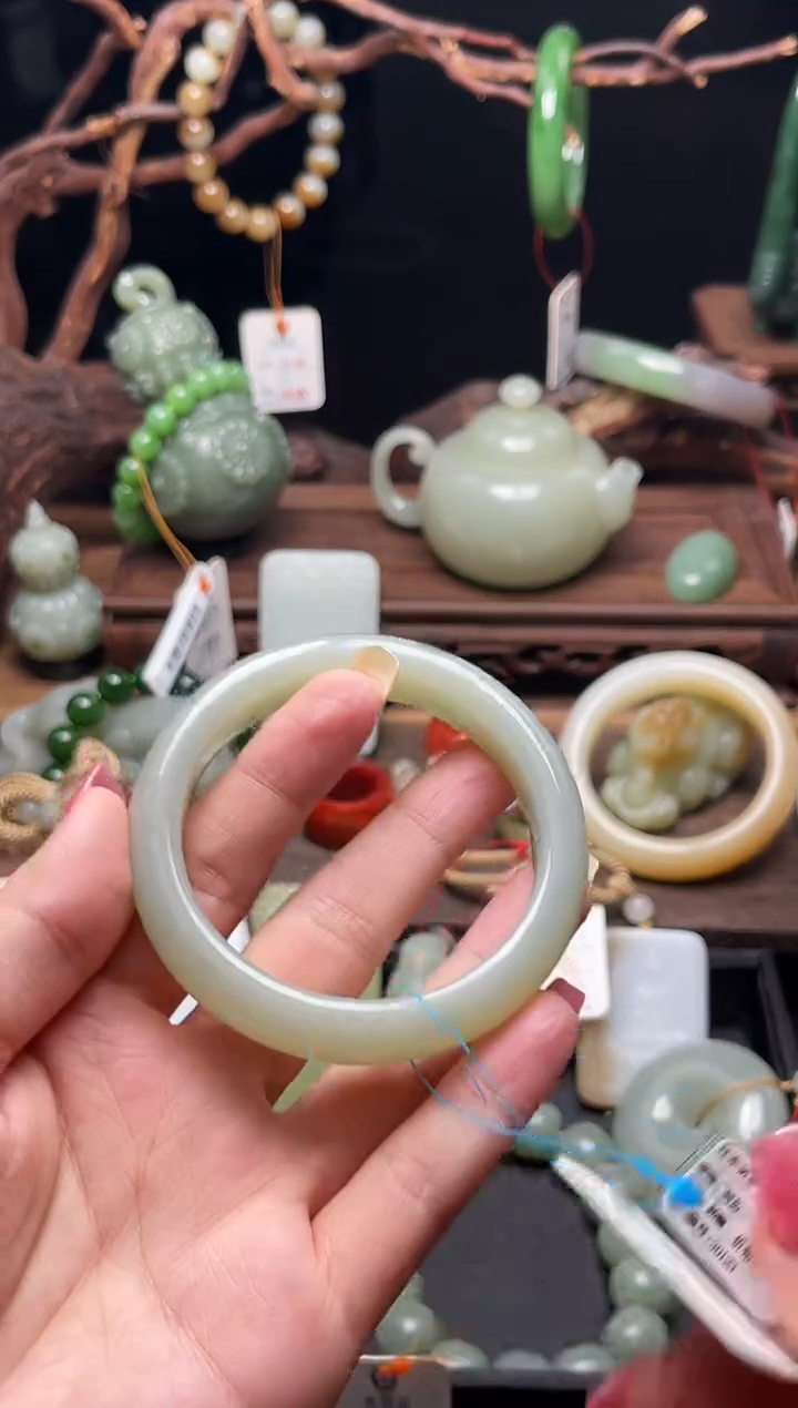 和田玉手镯未镶嵌且末青白 57+圈30123