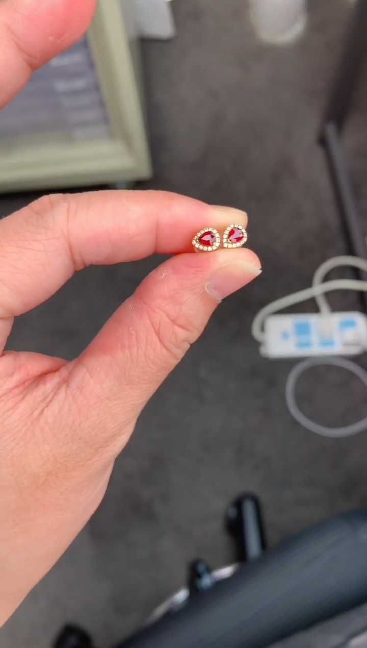 【闪购商品】红宝石耳钉18K金镶嵌31分鸽血红耳钉