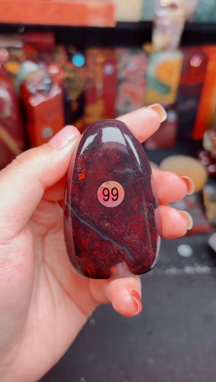 玉桂林鸡血玉印章摆件99