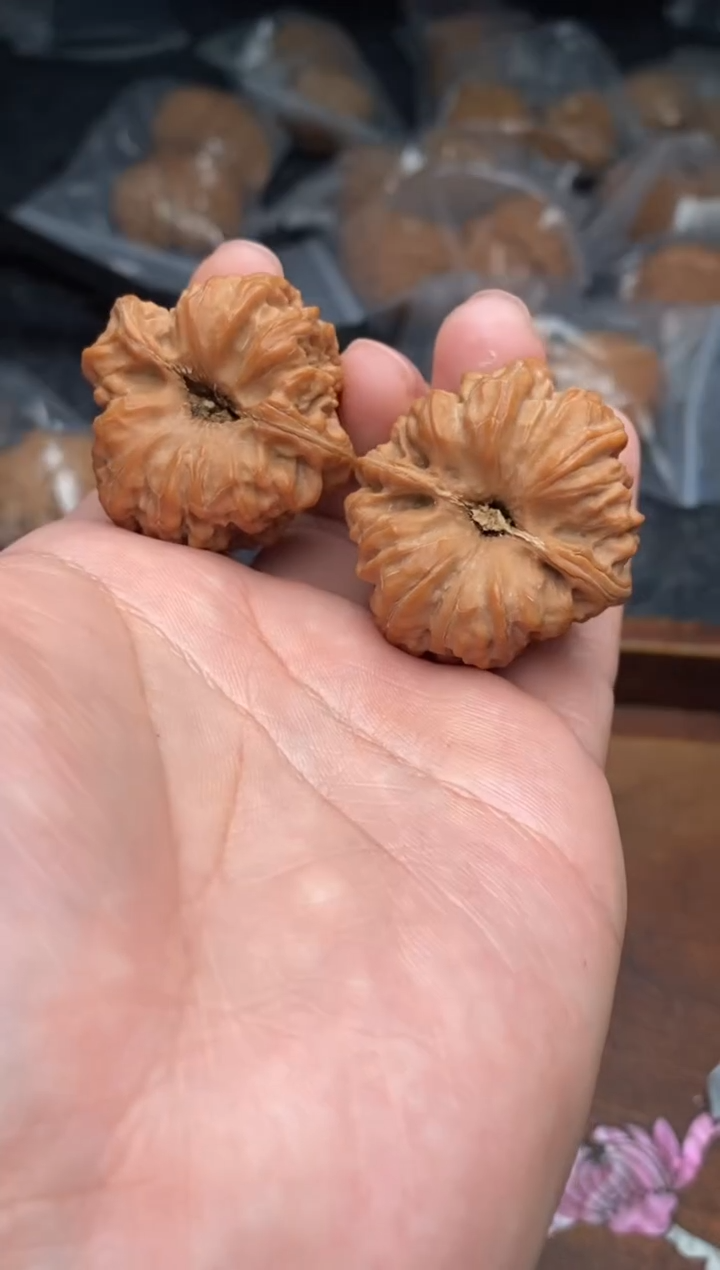 【闪购商品】文玩核桃把件G200号34尺凹底