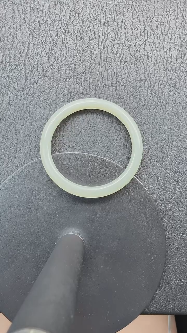 和田玉手镯未镶嵌329圈口57