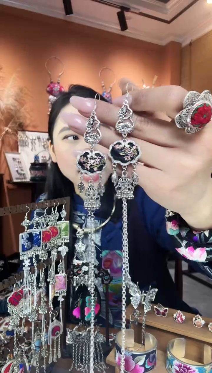 【闪购商品】刺绣纯手工民族风耳环