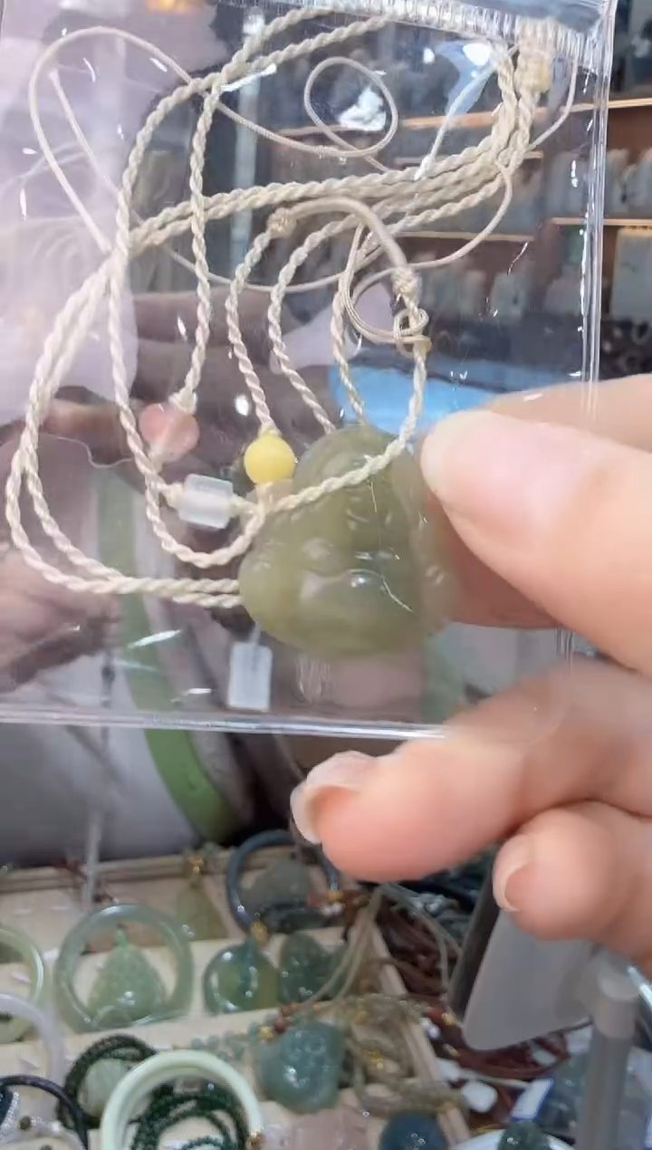 颈饰未镶嵌和田玉佛公