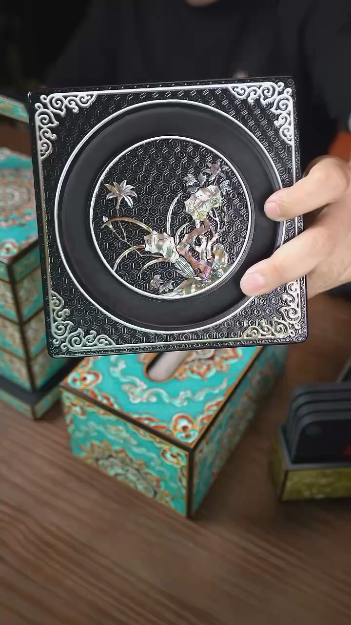 壹藏贰宝龟背螺钿纹小壶承