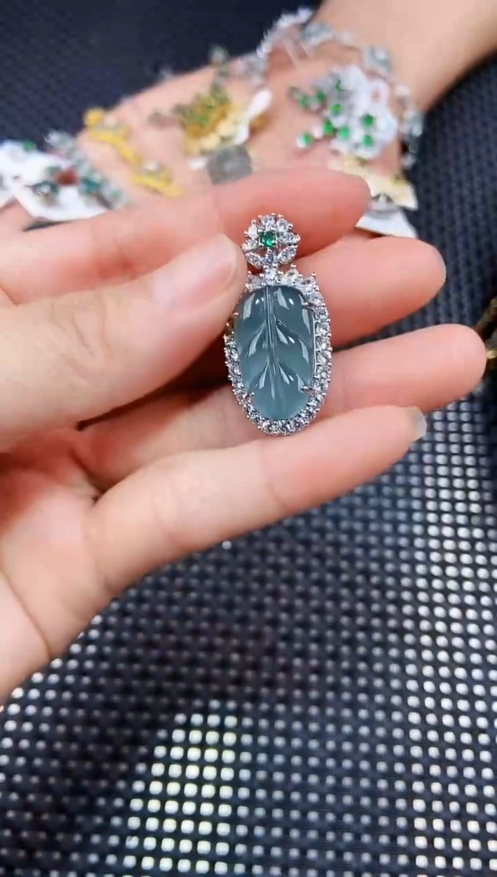 【闪购商品】翡翠颈饰未镶嵌111111111