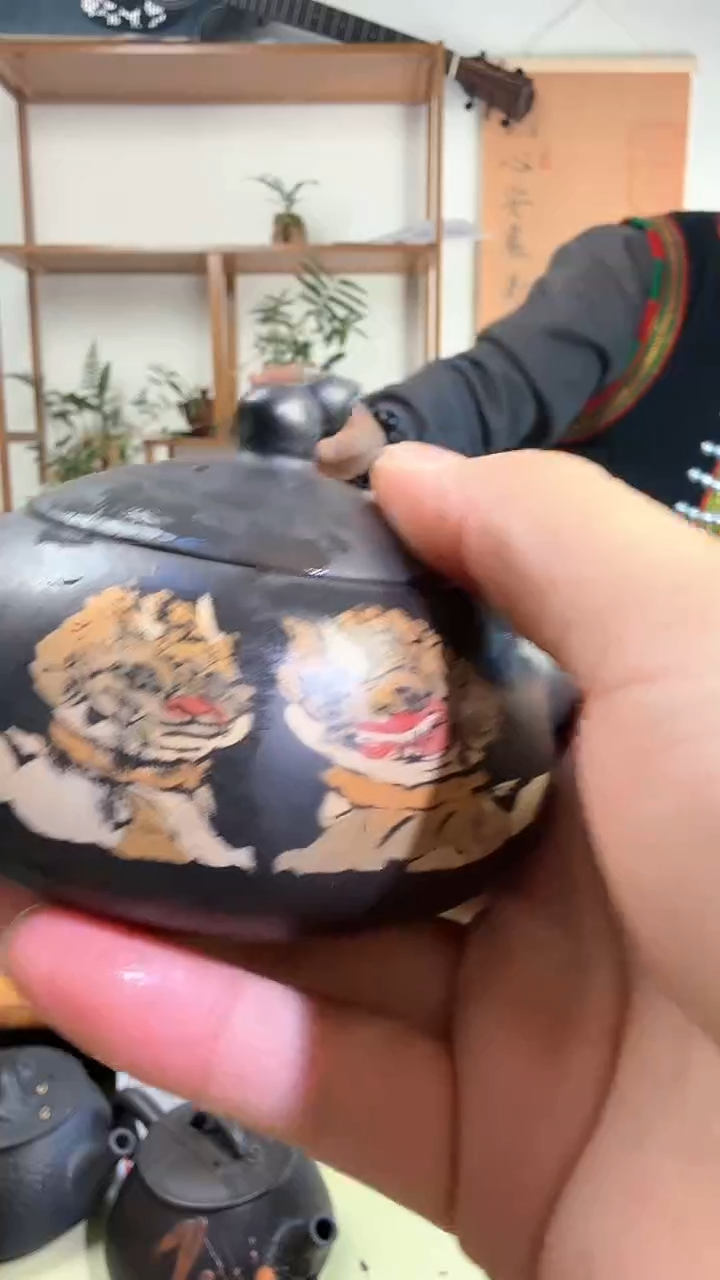 【闪购商品】建水紫陶 纯手工 阴刻阳填 壶