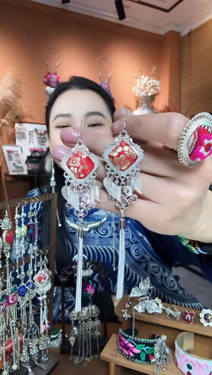 【闪购商品】刺绣纯手工民族风耳环