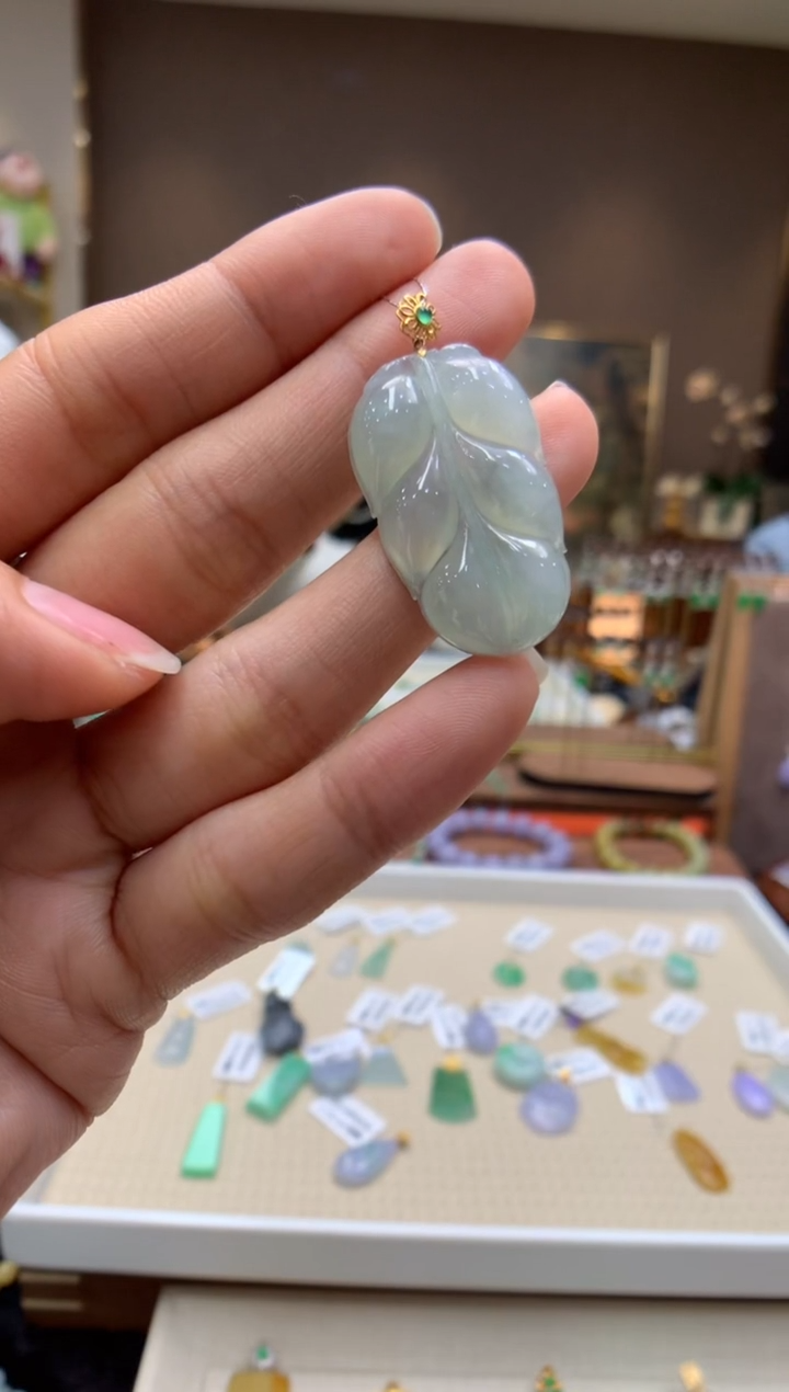 【闪购商品】翡翠颈饰18K金镶嵌叶子