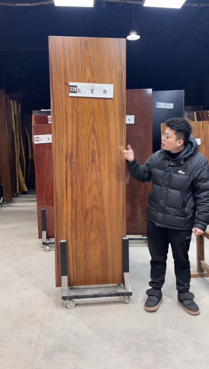【闪购商品】228号229*68*6南美胡桃木实木大板桌