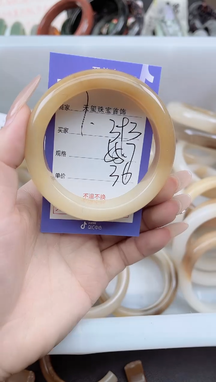 未镶嵌手镯石英质玉393