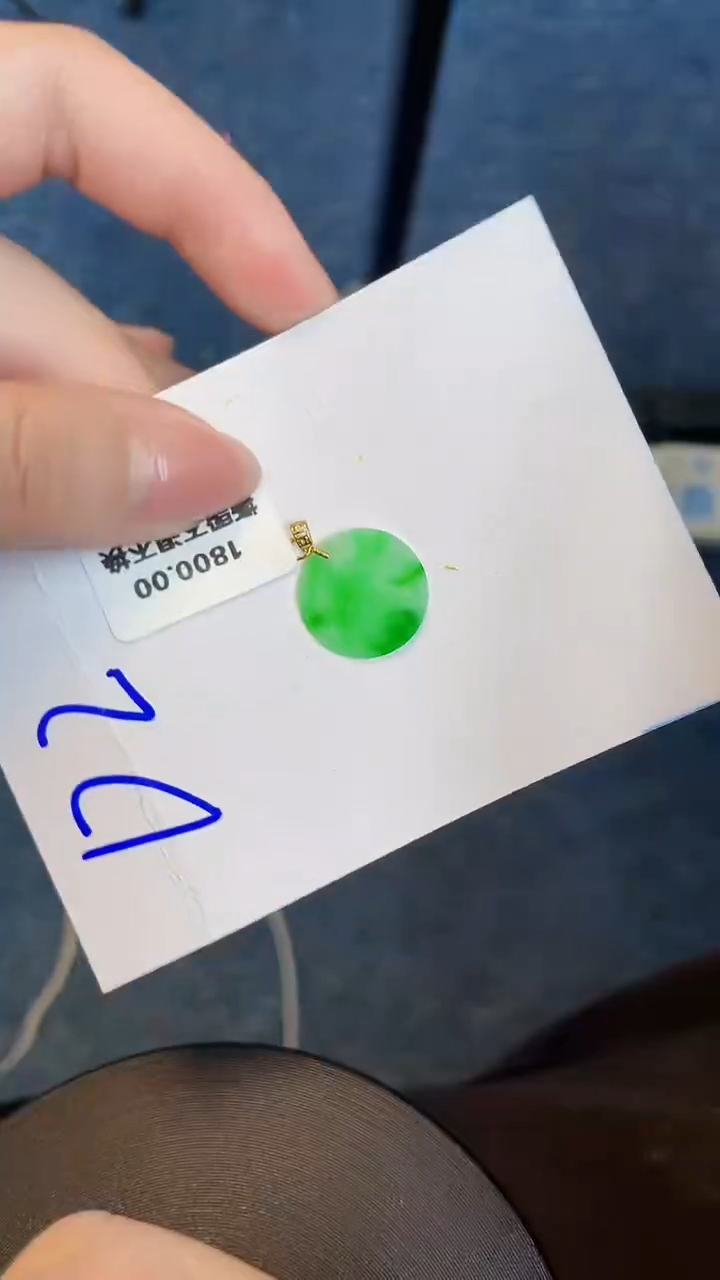 翡翠18K金镶嵌颈饰0000000000