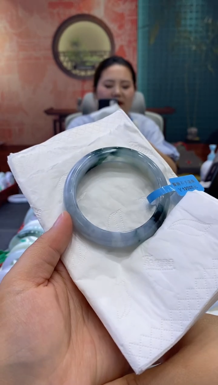 翡翠手镯未镶嵌多人0019456